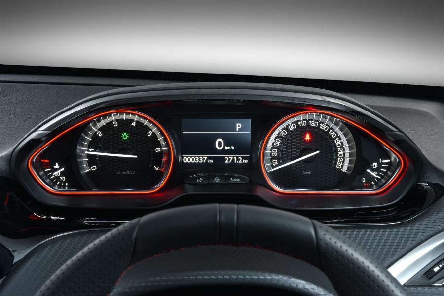 Панель приборов Peugeot 2008 GT Line 2017 года  (ZA) (фото 38 из 40)